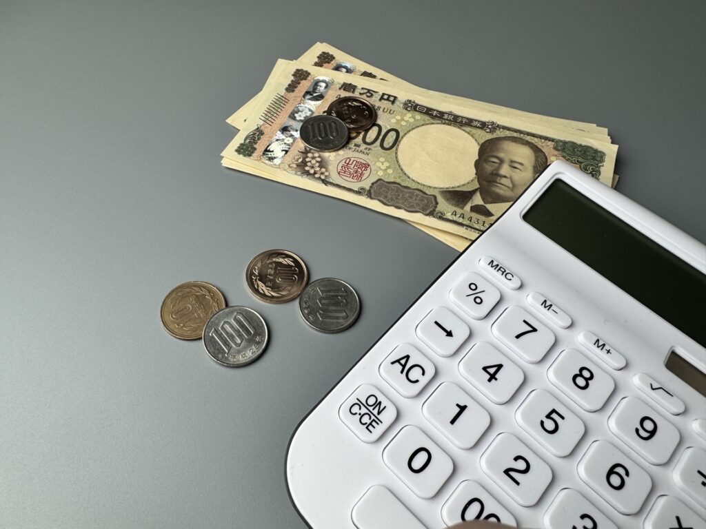 節約とお金計算のイメージ写真